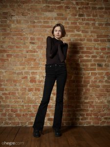 Adorable Hannah Evocatively Getting Nude And Demonstrating Her Fit Figure With Luscious Titties