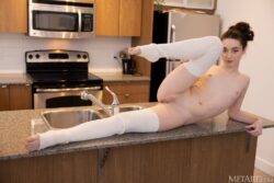 Gia Rae Nude In Kitchen (14)